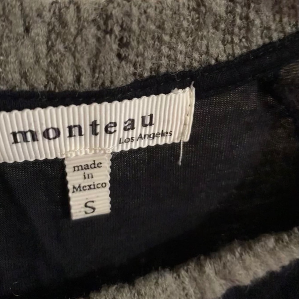 Monteau ladies long sleeve shirt is a small - Picture 3 of 5